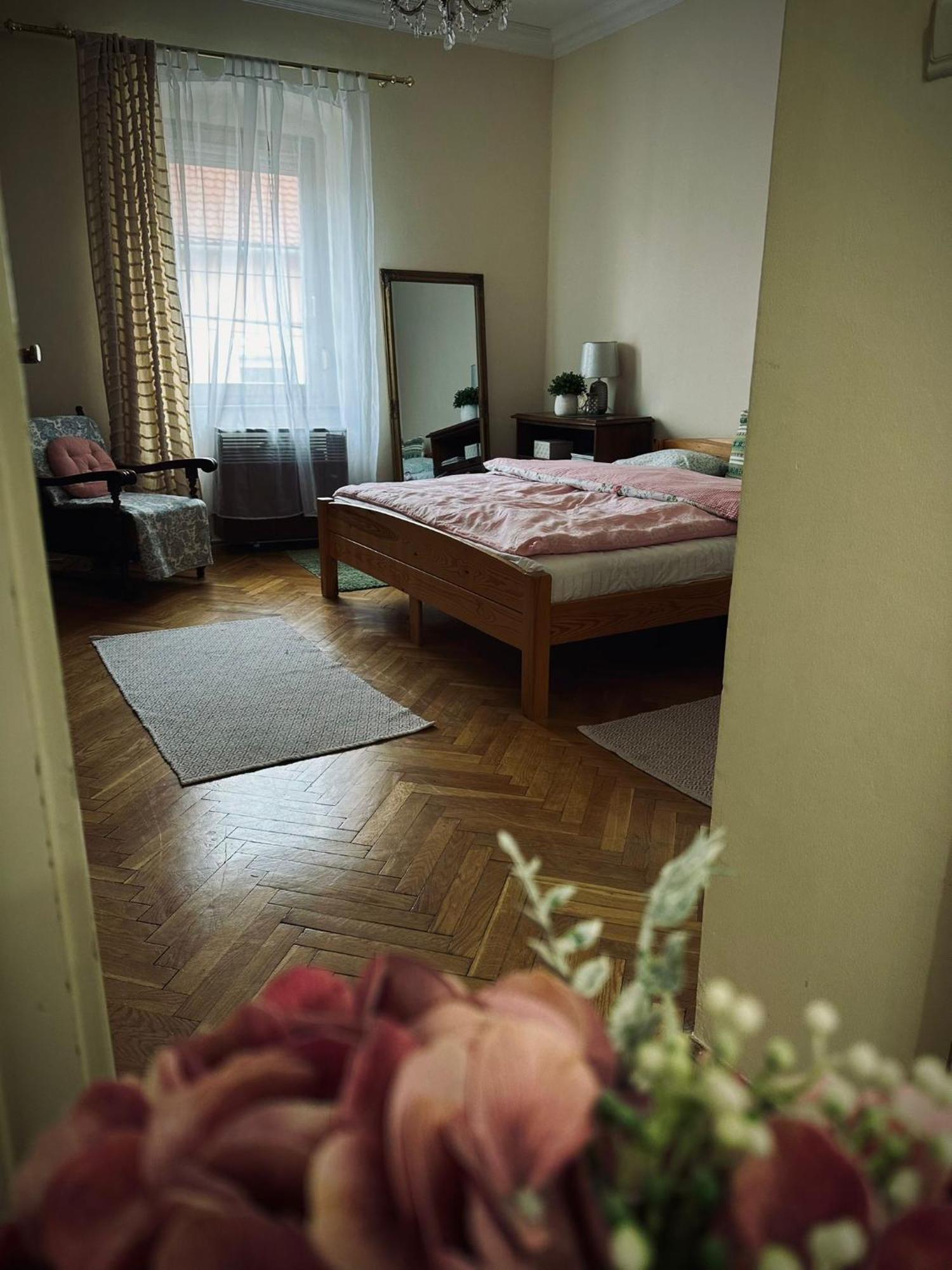 Taban Apartman Pécs Buitenkant foto